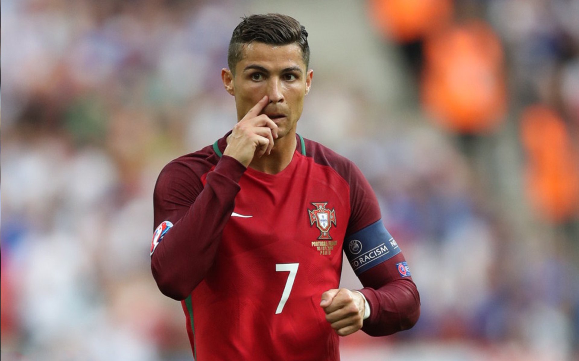 世界杯球迷文化活动在多国展开，众多球迷汇集到世界杯举办地